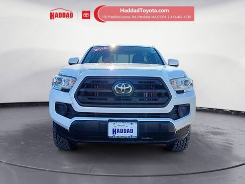 Used 2018 Toyota Tacoma SR w/ SR Convenience Package image 8