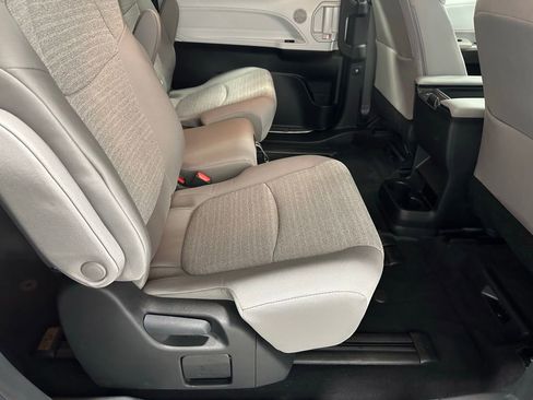 Used 2025 Toyota Sienna LE image 55