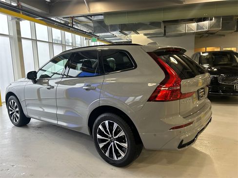 Certified 2025 Volvo XC60 B5 Plus image 4