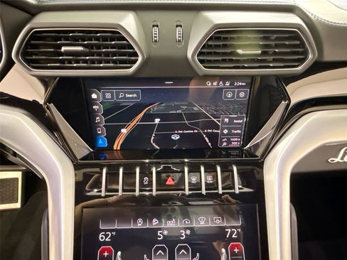 Used 2020 Lamborghini Urus AWD/4WD image 17