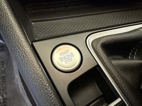 Used 2025 Volkswagen Jetta SE w/ Sunroof Package FWD image 22