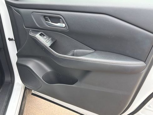Used 2025 Nissan Rogue SV FWD image 14