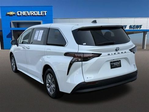 Used 2025 Toyota Sienna XLE FWD image 37