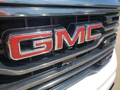 Used 2024 GMC Sierra 1500 AT4 w/ Technology Package AWD/4WD image 38