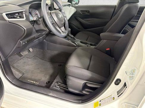 Used 2025 Toyota Corolla LE FWD image 9