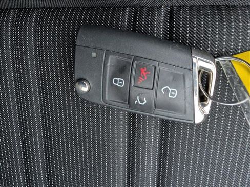 Certified 2023 Volkswagen Tiguan S image 39