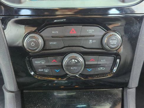 Used 2018 Chrysler 300 S w/ Beats Audio Group image 19