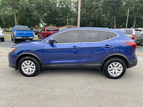 Used 2019 Nissan Rogue Sport S image 2