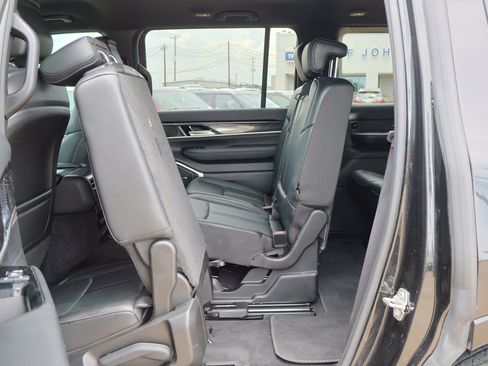 Used 2023 Jeep Wagoneer 4WD image 33