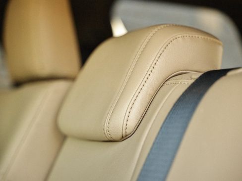 Used 2017 Ford Explorer XLT w/ Equipment Group 202A image 26