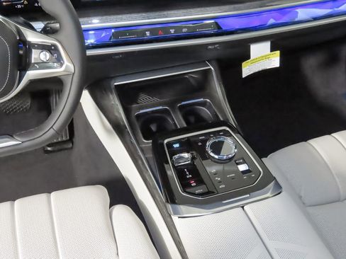 Used 2025 BMW i7 eDrive50 w/ Executive Package image 32