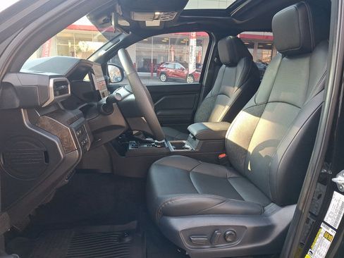 Used 2025 Toyota Tacoma Limited AWD/4WD image 14