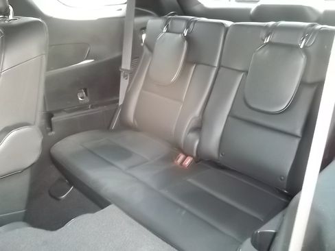 Used 2020 Ford Explorer XLT w/ Equipment Group 202A AWD/4WD image 13