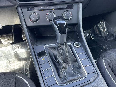 Used 2023 Volkswagen Jetta Sport image 16