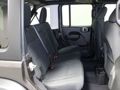 Used 2025 Jeep Wrangler Unlimited Sport AWD/4WD image 15