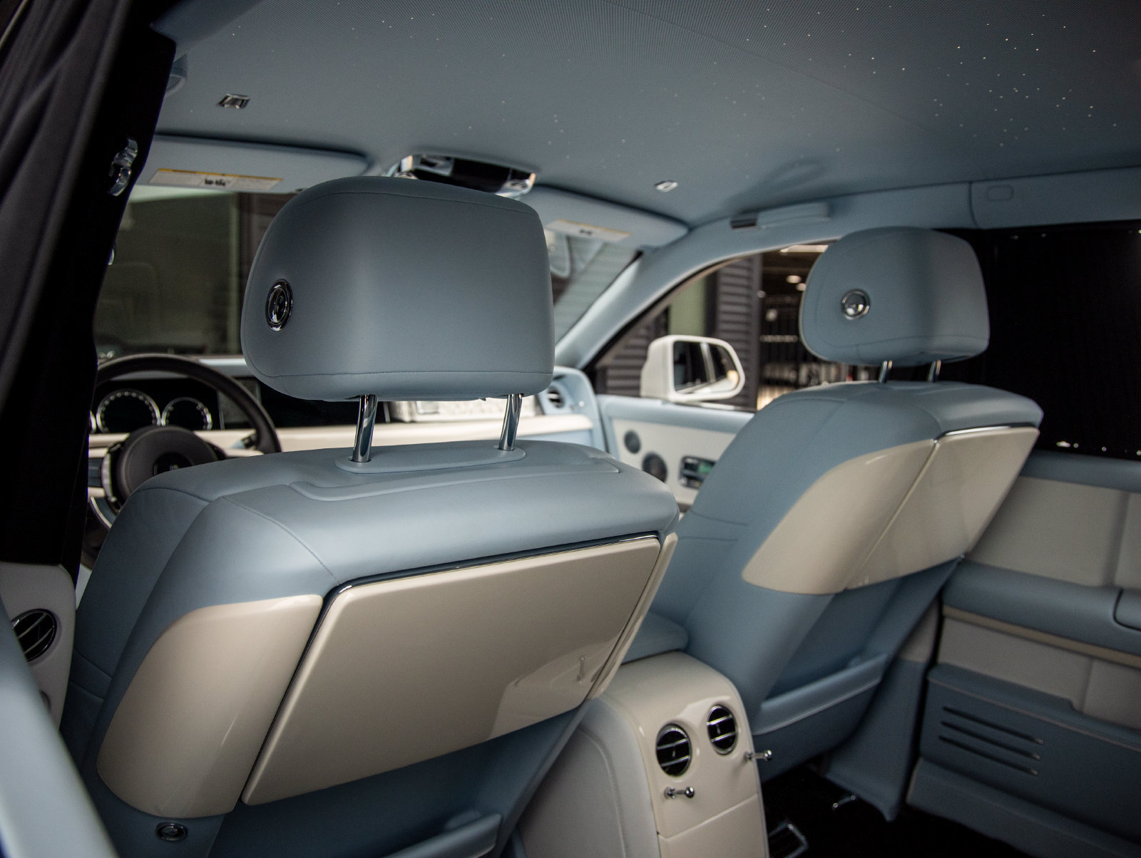 Used 2023 Rolls-Royce Phantom Extended Wheelbase w/ Leather Finishing Pack RWD image 39