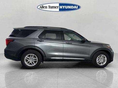Used 2025 Ford Explorer Active w/ Active Comfort Package RWD image 9