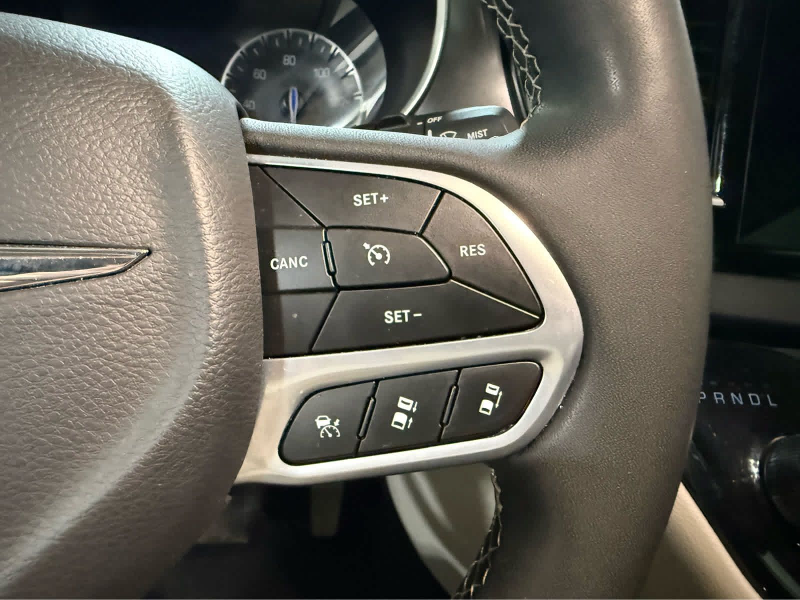 Used 2023 Chrysler Pacifica Touring-L FWD image 18