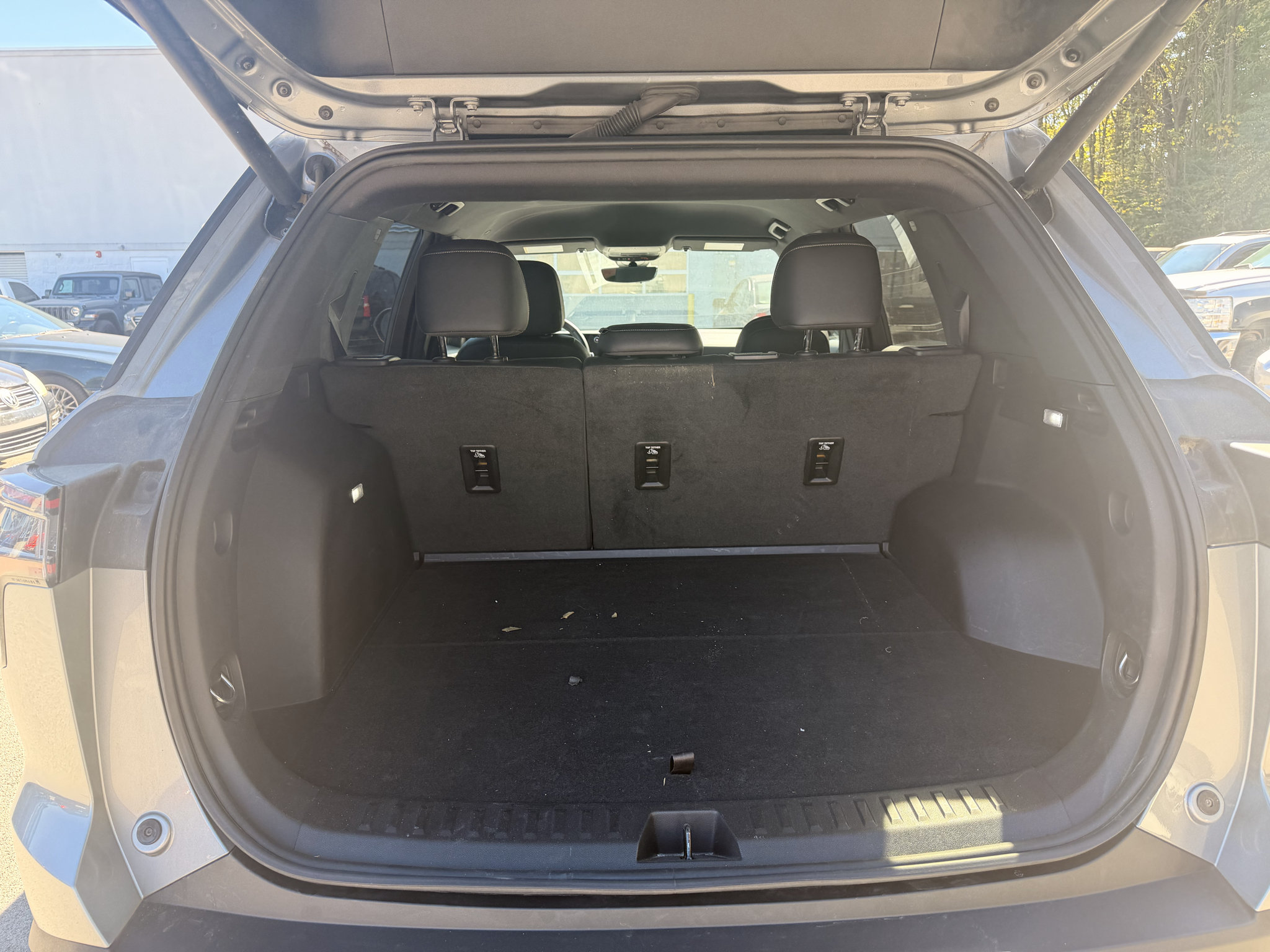 Used 2025 Chevrolet Equinox LT w/ Convenience Package II AWD/4WD image 9