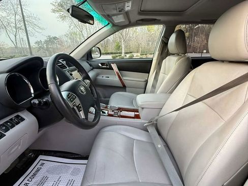 Used 2013 Toyota Highlander Limited image 2