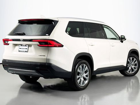 Used 2024 Toyota Grand Highlander FWD image 12