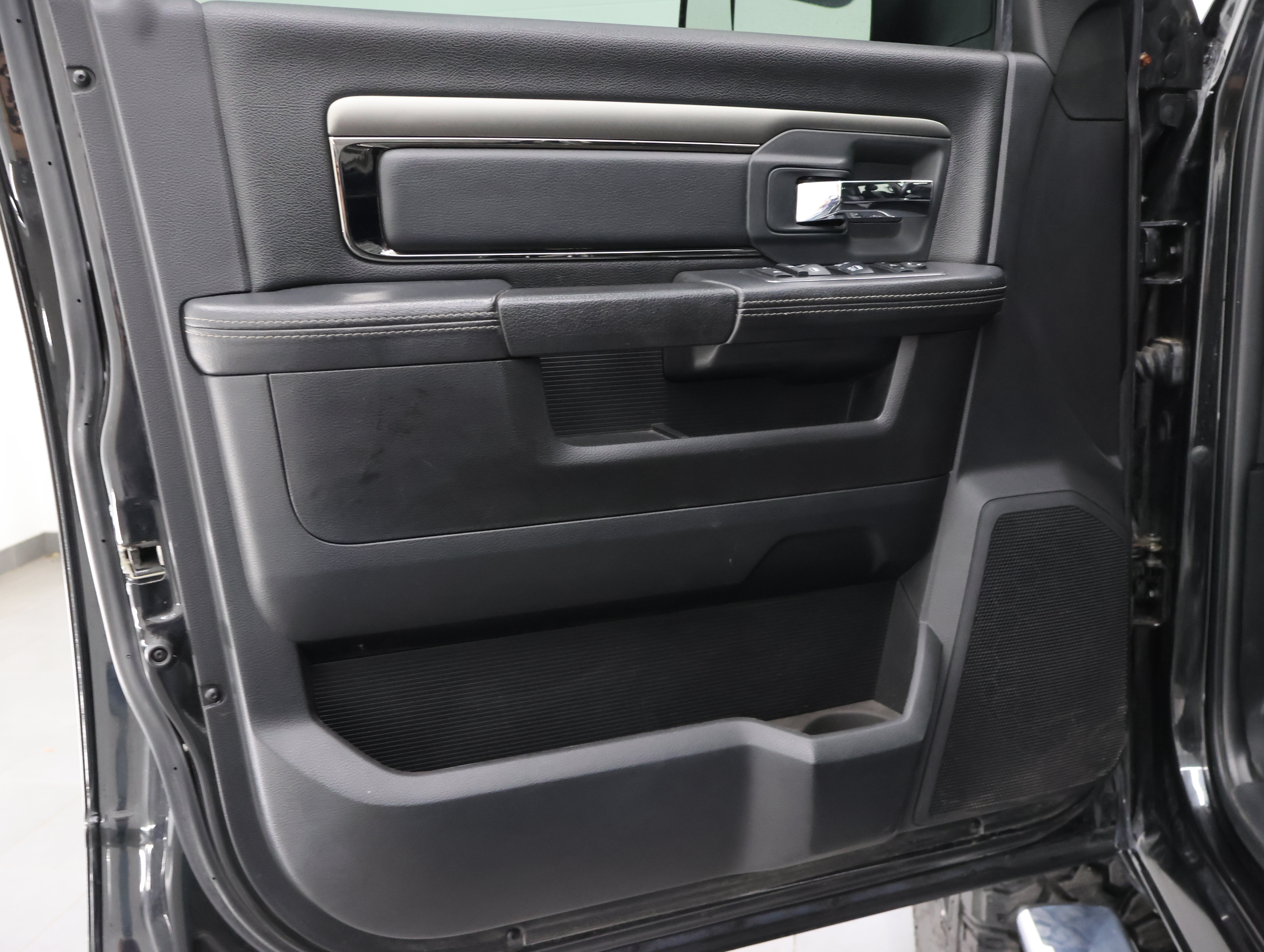 Used 2018 RAM 2500 Big Horn w/ Sport Appearance Group AWD/4WD image 39