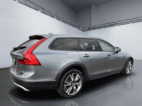 Used 2017 Volvo V90 T6 Cross Country image 7