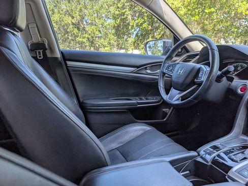 Used 2017 Honda Civic Touring image 10