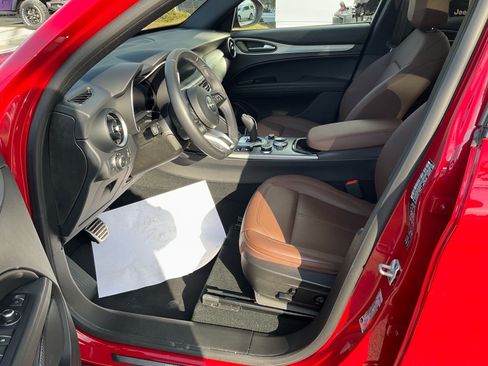 Used 2024 Alfa Romeo Stelvio Ti image 5