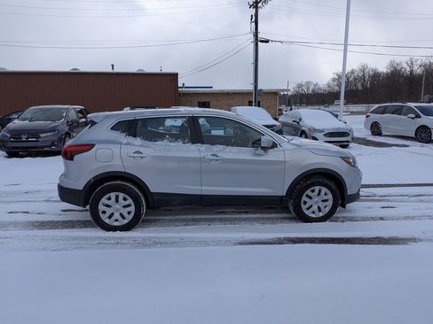 Used 2018 Nissan Rogue Sport S image 2