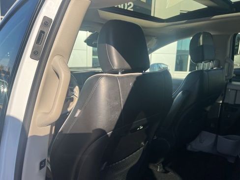 Used 2021 Chrysler Pacifica Limited AWD/4WD image 14