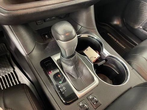 Used 2017 Toyota Highlander XLE AWD/4WD image 9