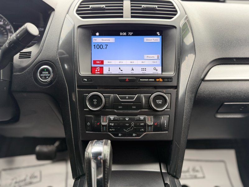 Used 2017 Ford Explorer XLT w/ Equipment Group 202A AWD/4WD image 12