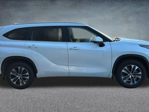 Used 2025 Toyota Highlander XLE AWD/4WD image 30