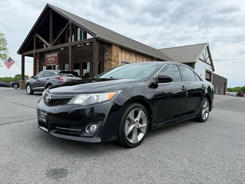 Used 2014 Toyota Camry SE FWD image 2