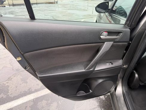 Used 2013 MAZDA MAZDA3 i Touring FWD image 17