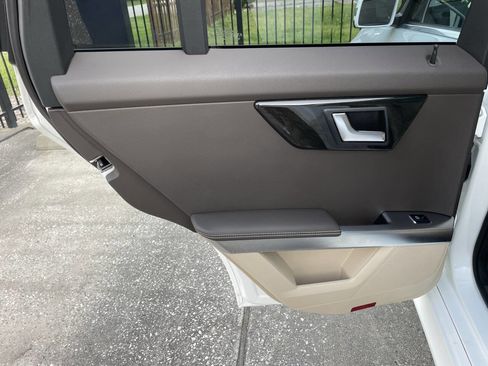 Used 2015 Mercedes-Benz GLK 250 BlueTEC 4MATIC image 13