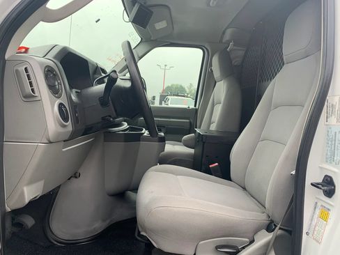 Used 2009 Ford E-350 and Econoline 350 Extended Super Duty RWD image 9