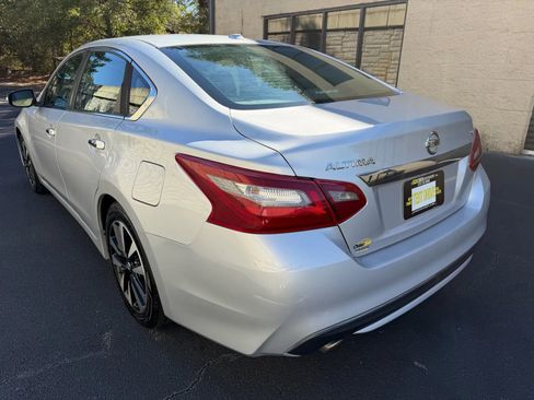 Used 2018 Nissan Altima 2.5 SL FWD image 10