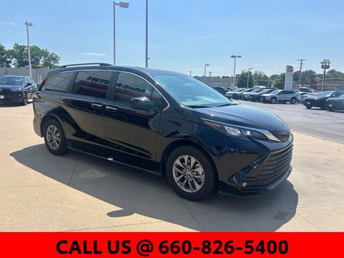 Used 2026 Toyota Sienna XLE FWD image 4