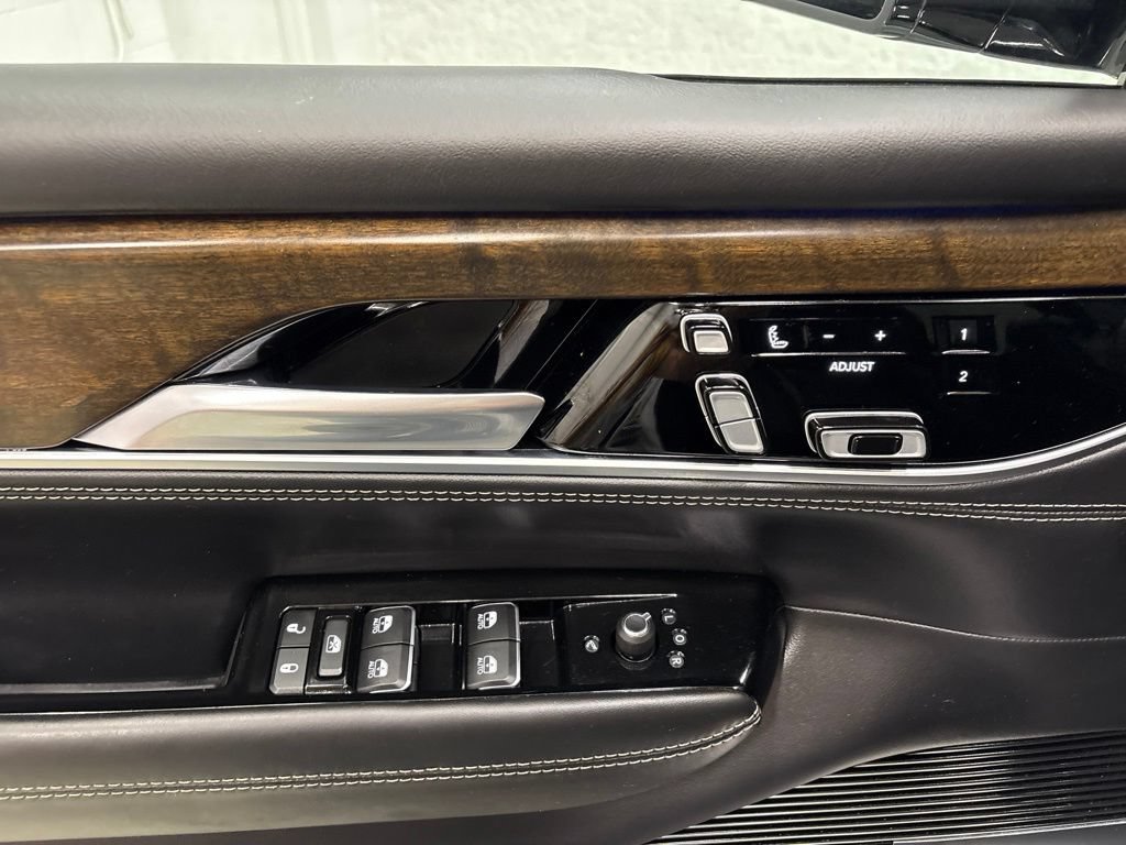 Used 2023 Jeep Grand Wagoneer Series II AWD/4WD image 14
