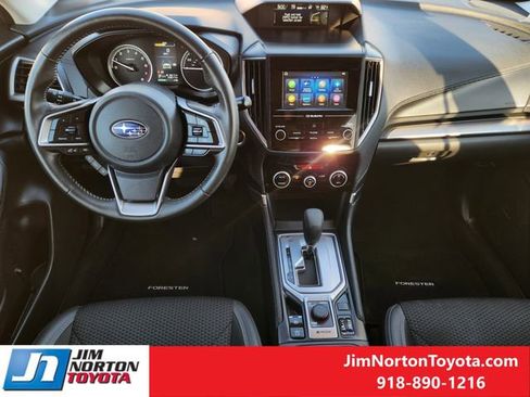 Used 2024 Subaru Forester Premium image 30