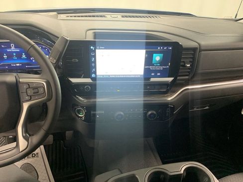 Used 2023 Chevrolet Silverado 1500 LT AWD/4WD image 19