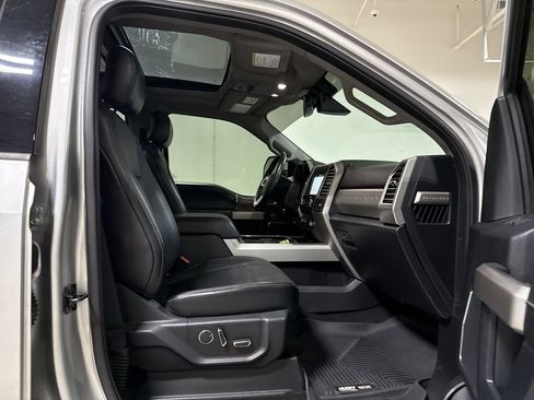 Used 2017 Ford F250 Lariat w/ Lariat Ultimate Package AWD/4WD image 23