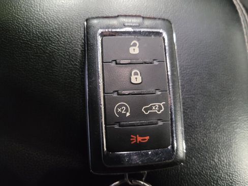 Used 2022 Jeep Grand Cherokee L Laredo w/ Luxury Tech Group I AWD/4WD image 32