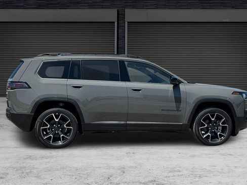 New 2026 Jeep Cherokee Overland w/ Trailer Tow Group AWD/4WD image 3