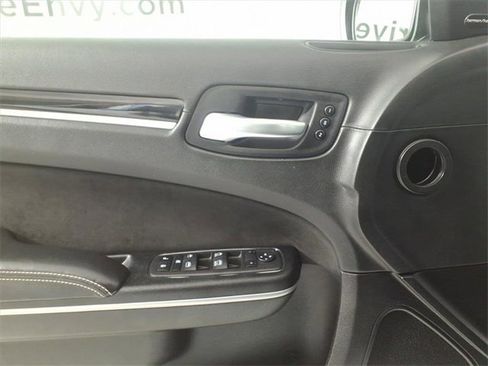 Used 2023 Chrysler 300 C image 30