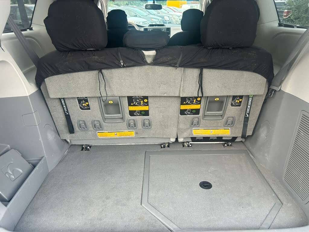 Used 2014 Toyota Sienna LE FWD image 18