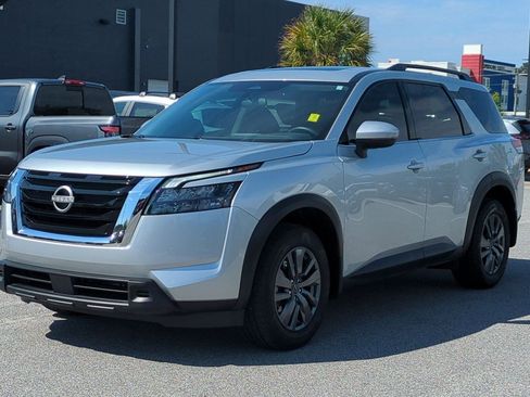 Certified 2025 Nissan Pathfinder SV w/ SV Premium Package FWD image 8