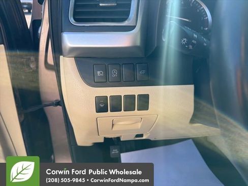 Used 2017 Toyota Highlander XLE w/ Carpet Mat Package AWD/4WD image 15